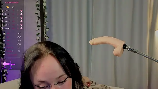 Juicy Vikki online show from 25, 10, 2025