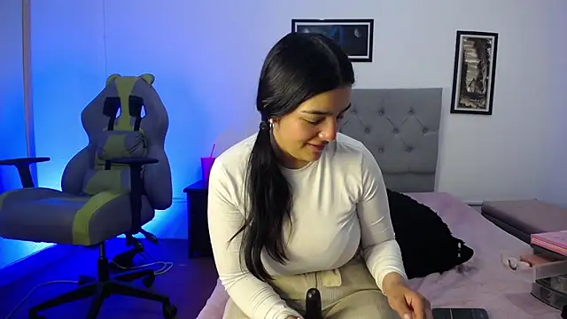 Snapshot of Esmeraldaa- chatting on 25, 10, 2025 Esmeraldaa- online show from 25, 10, 2025