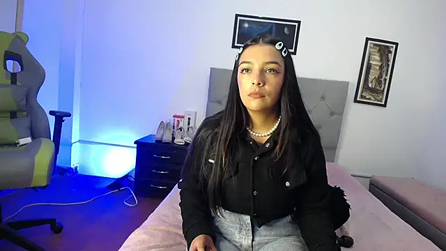 Snapshot of Esmeraldaa- chatting on 27, 10, 2025 Esmeraldaa- online show from 27, 10, 2025