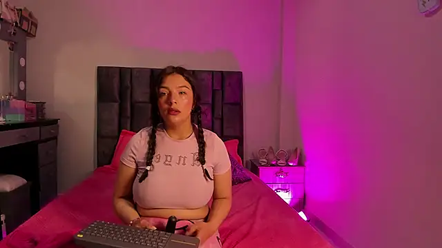 Snapshot of Esmeraldaa- chatting on 26, 11, 2025 Esmeraldaa- online show from 26, 11, 2025