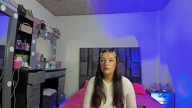 Snapshot of Esmeraldaa- chatting on 1, 12, 2025 Esmeraldaa- online show from 1, 12, 2025