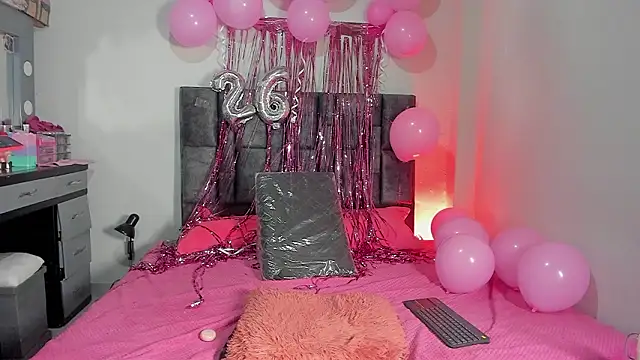 Esmeraldaa- online show from 12, 2, 2026