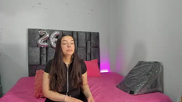 Esmeraldaa- online show from 24, 3, 2026