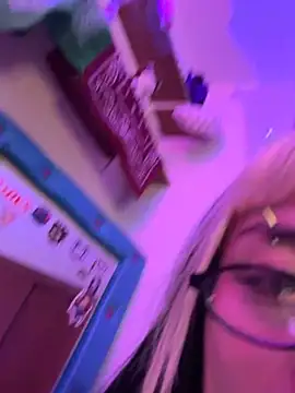 Lolitxxx online show from 4, 6, 2026