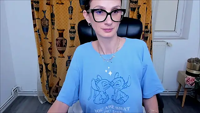 Snapshot of NaughtyWifey1 chatting on 6, 11, 2025 NaughtyWifey1 online show from 6, 11, 2025