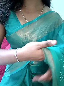 Snapshot of Laxmipriyatamil chatting on 2, 5, 2026 Laxmipriyatamil online show from 2, 5, 2026