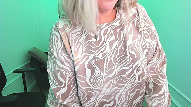 Snapshot of NinaStarle chatting on 12, 9, 2025 NinaStarle online show from 12, 9, 2025