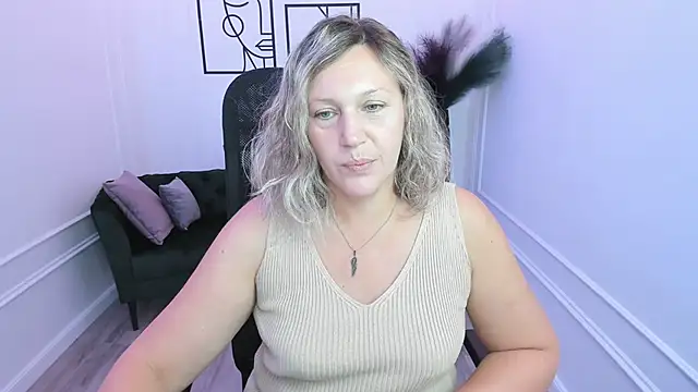 Snapshot of NinaStarle chatting on 14, 9, 2025 NinaStarle online show from 14, 9, 2025