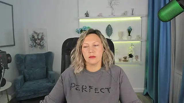 Snapshot of NinaStarle chatting on 18, 9, 2025 NinaStarle online show from 18, 9, 2025