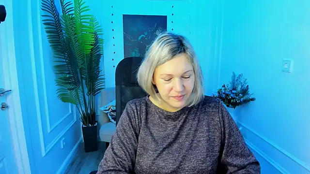 Snapshot of NinaStarle chatting on 15, 10, 2025 NinaStarle online show from 15, 10, 2025