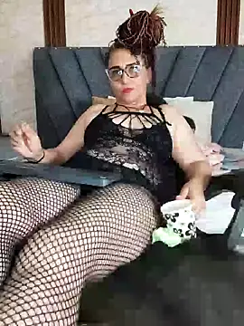 Snapshot of Cailinmilf chatting on 12, 10, 2025 Cailinmilf online show from 12, 10, 2025