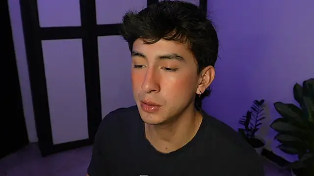 sweettaaron01 online show from 10, 6, 2026