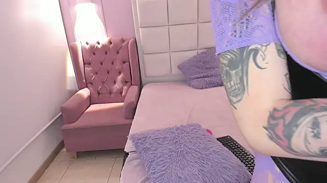 Scarbadgirl  online show from 23, 11, 2025