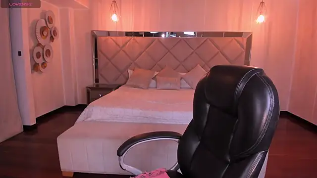 SarahYates online show from 12, 9, 2025