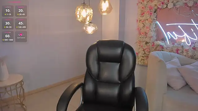 SarahYates online show from 14, 4, 2026