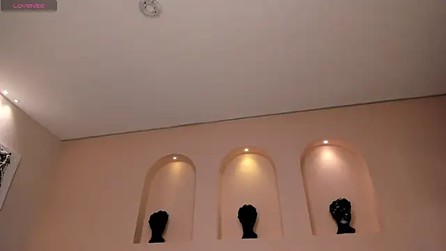 IsabellaMoreau online show from 24, 10, 2025