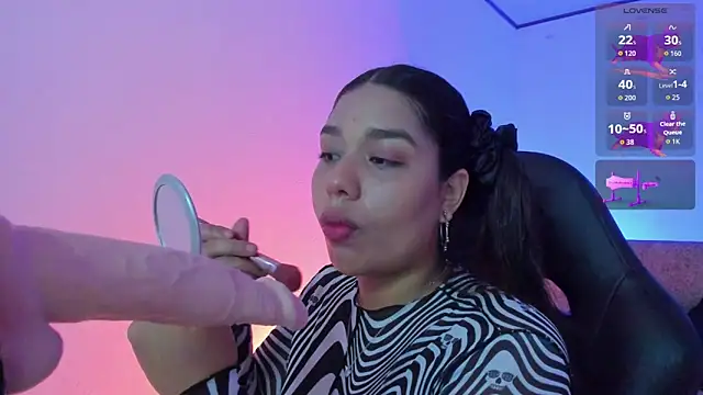 Snapshot of giselle_upp chatting on 6, 11, 2025 giselle upp online show from 6, 11, 2025