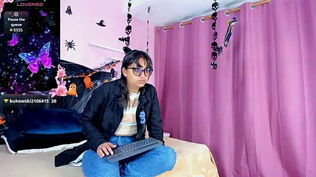 Snapshot of Azul_Moon chatting on 20, 10, 2025 Azul Moon online show from 20, 10, 2025