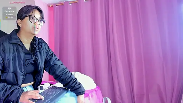 Snapshot of Azul_Moon chatting on 25, 11, 2025 Azul Moon online show from 25, 11, 2025