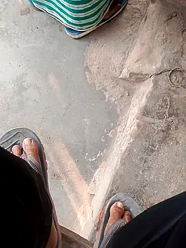 Snapshot of CatchingBouquet chatting on 4, 12, 2025 CatchingBouquet online show from 4, 12, 2025