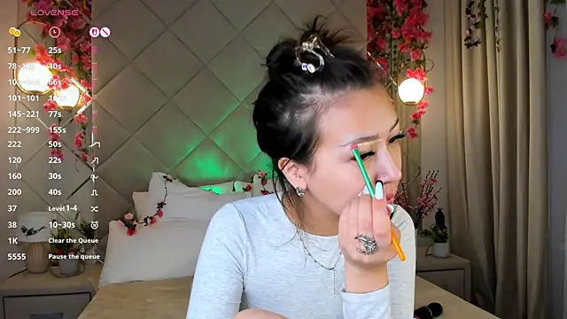 Nelly Kimm online show from 26, 11, 2025