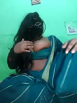 Dassing strip couple online show from 8, 2, 2026