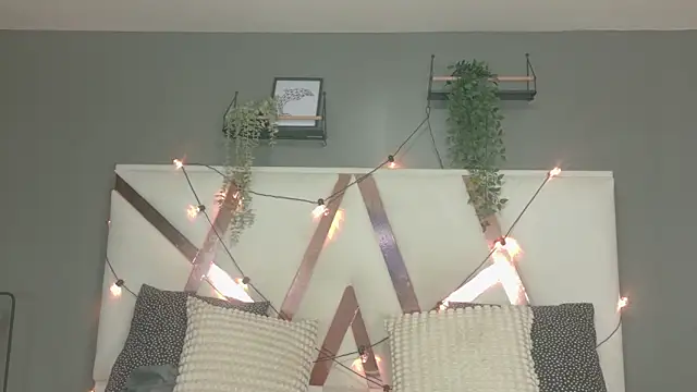 JenaCooper  online show from 14, 4, 2026