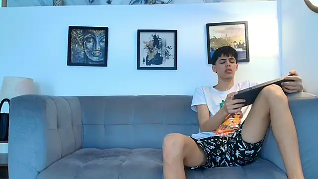 TWINKS FRIENDS online show from 4, 4, 2026