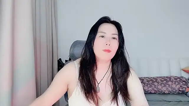 Snapshot of Eve5215 chatting on 10, 5, 2026 Eve5215 online show from 10, 5, 2026