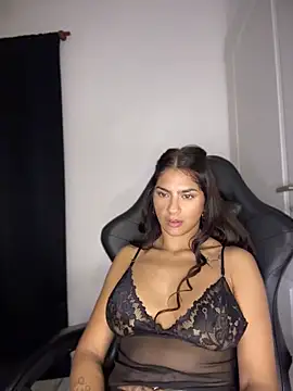 Snapshot of chicachocolate01 chatting on 2, 6, 2026 chicachocolate01 online show from 2, 6, 2026