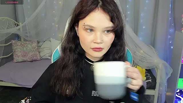 Snapshot of EmilyChaves chatting on 8, 4, 2026 EmilyChaves online show from 8, 4, 2026