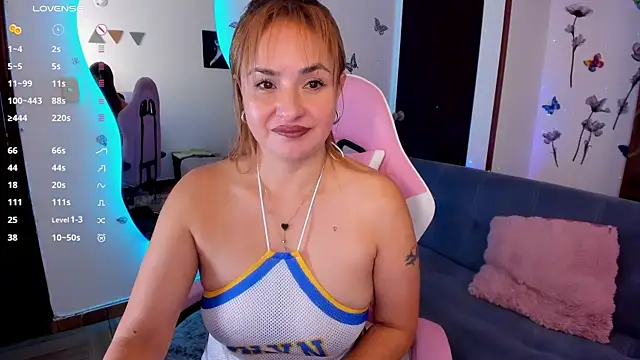 luciamature  online show from 23, 9, 2025