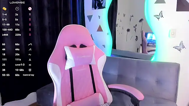 luciamature  online show from 4, 11, 2025