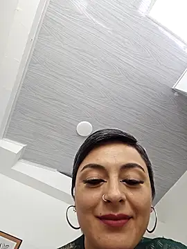 Daniela Leonn online show from 6, 11, 2025