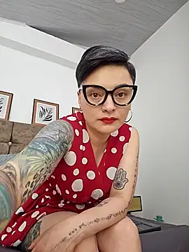 Daniela Leonn online show from 25, 11, 2025