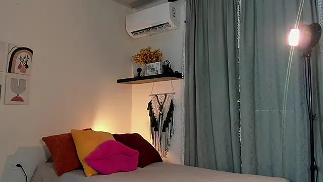 Snapshot of isabella-garcia- chatting on 28, 9, 2025 isabella-garcia- online show from 28, 9, 2025
