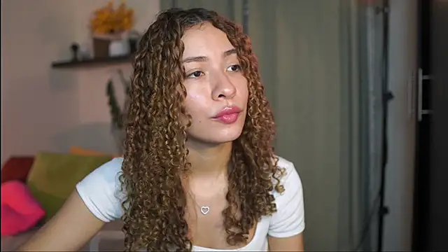 Snapshot of isabella-garcia- chatting on 21, 10, 2025 isabella-garcia- online show from 21, 10, 2025