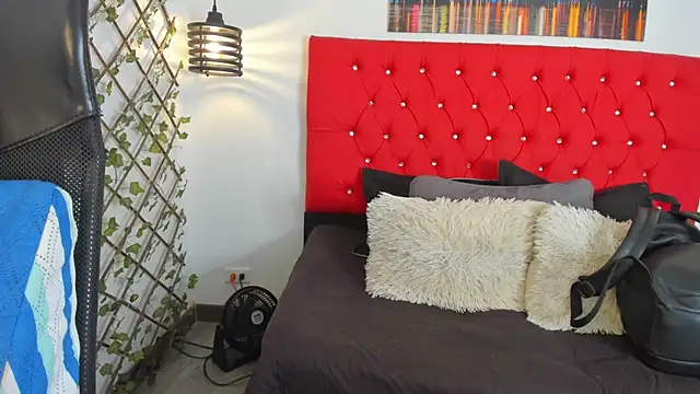 carolinacrus01 online show from 12, 11, 2025