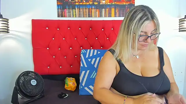 carolinacrus01 online show from 13, 11, 2025