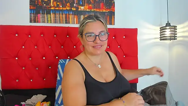 carolinacrus01 online show from 2, 12, 2025