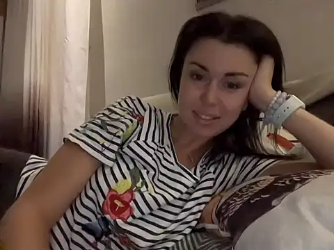 Snapshot of Gilin1 chatting on 13, 10, 2025 Gilin1 online show from 13, 10, 2025