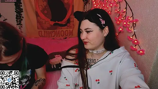 Snapshot of mirana_blade chatting on 4, 12, 2025 mirana blade online show from 4, 12, 2025