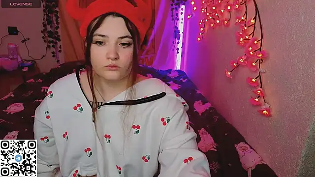 Snapshot of mirana_blade chatting on 5, 12, 2025 mirana blade online show from 5, 12, 2025