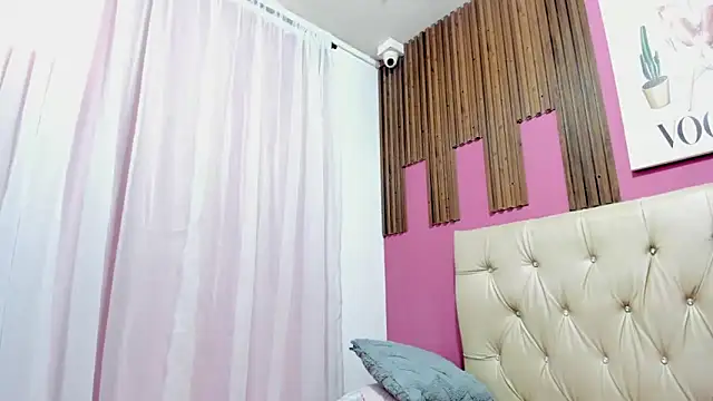 Lucia Spear online show from 5, 11, 2025