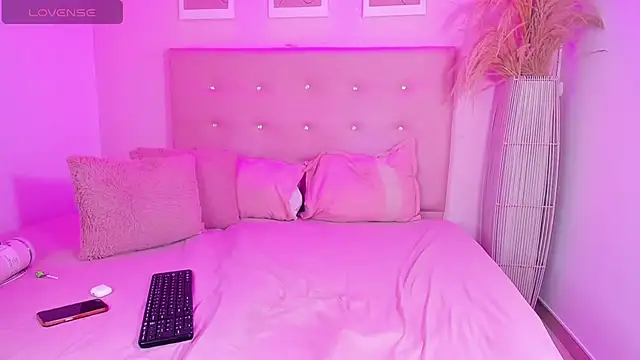 ANNIE DOLCE  online show from 15, 2, 2026