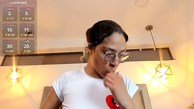 Hanna Cornee  online show from 10, 10, 2025