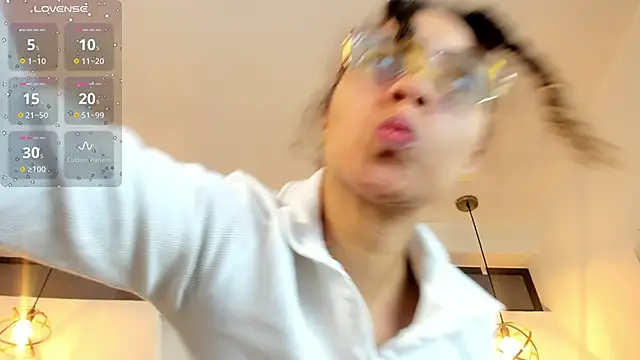 Hanna Cornee  online show from 17, 11, 2025