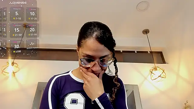 Hanna Cornee  online show from 19, 11, 2025