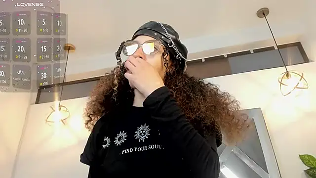 Hanna Cornee  online show from 24, 11, 2025