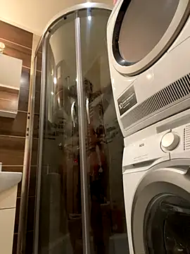 Piggiteablacktea online show from 5, 11, 2025